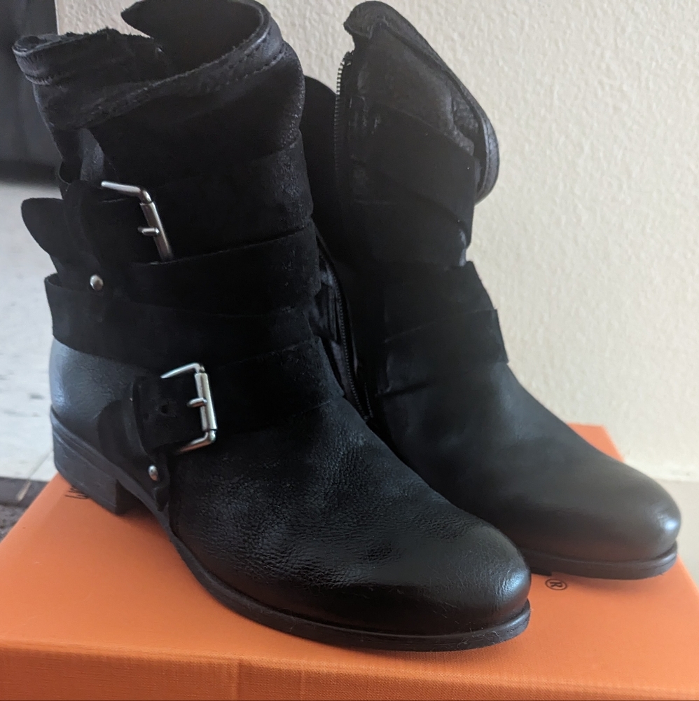 Miz Mooz Shane Black Leather Buckle 39 8.5 Boots booties NIB-